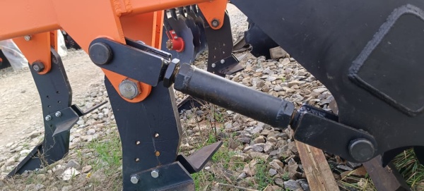 Плуг чизельный ПЧН 1,6 с планчатым катком купить в Рязани – «БДН-АгроКубань», 3